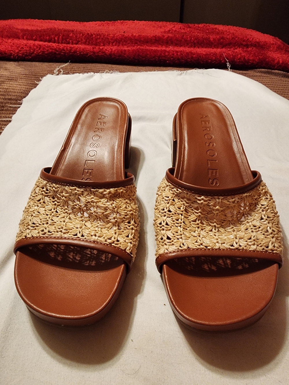 Aerosoles Women’s Tan Woven Slide Sandals size 9